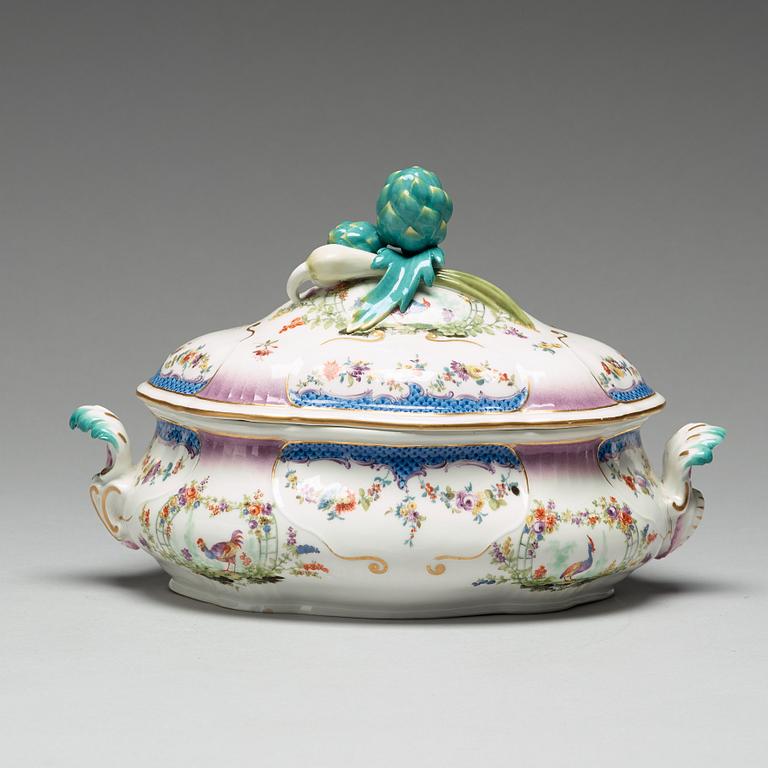 TERRIN med LOCK och FAT, porslin. Meissen, 1700-tal.