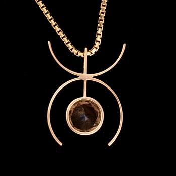 HÄNGSMYCKE, 18K guld, fasettslipad rökkvarts, N. Westerback, Helsingfors, 1960. Totalvikt 7,1 g.