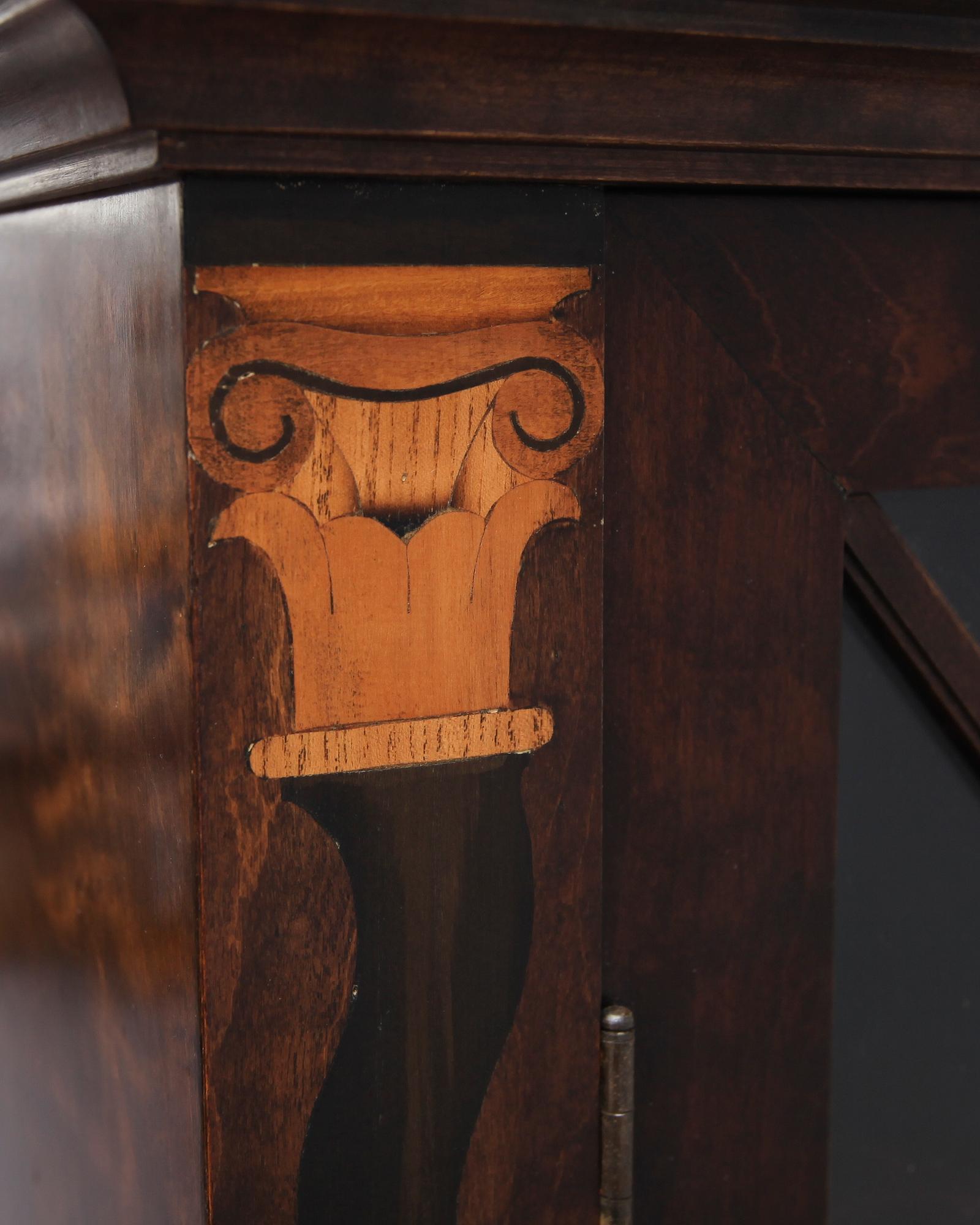 BOKSKÅP, 1900-talets första hälft.