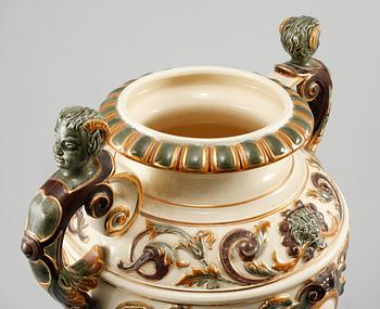 PRAKTURNA, majolika, "Ivory", Rörstrand, omkring år 1900.