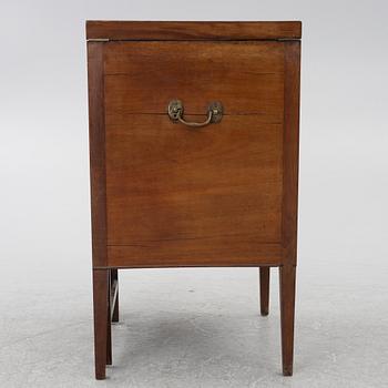 Washbasin, England, circa 1800.