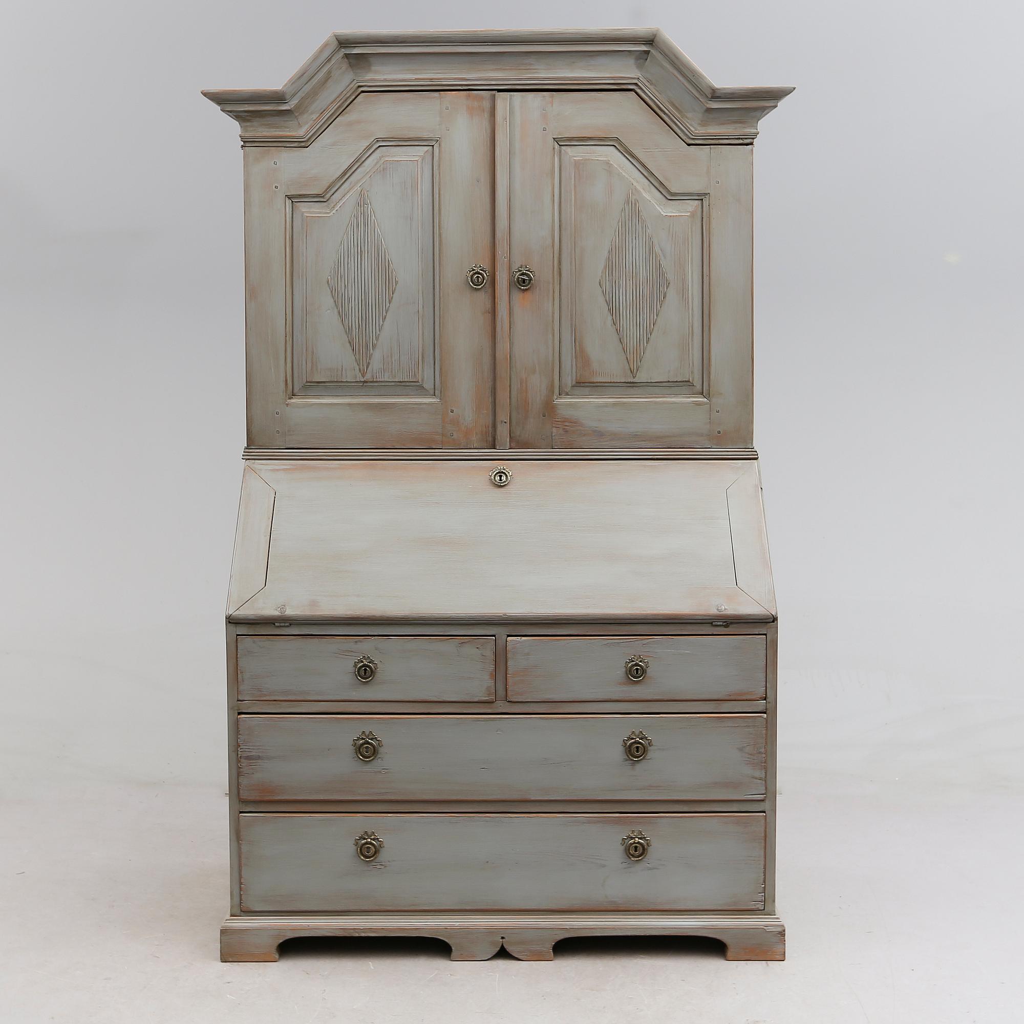 SKRIVSKÅP, sengustavianskt, omkring år 1800.