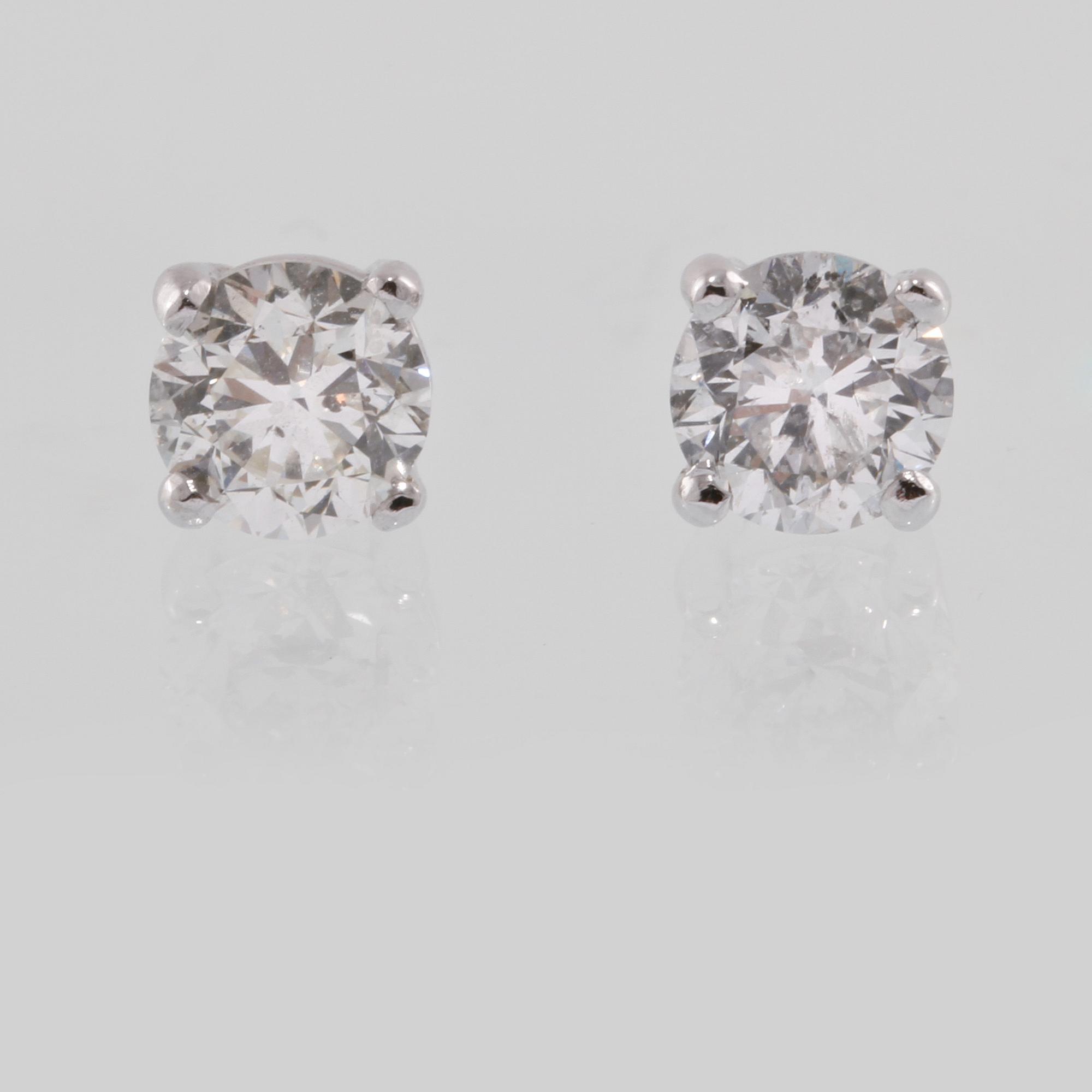 ÖRHÄNGEN, 18K vitguld med briljantslipade diamanter ca 1.93 ct. Vikt 3,1 gram.