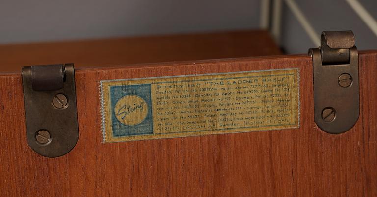 BOKHYLLA, "String", formgiven av Kajsa och Nils Strinning, 1960-tal.