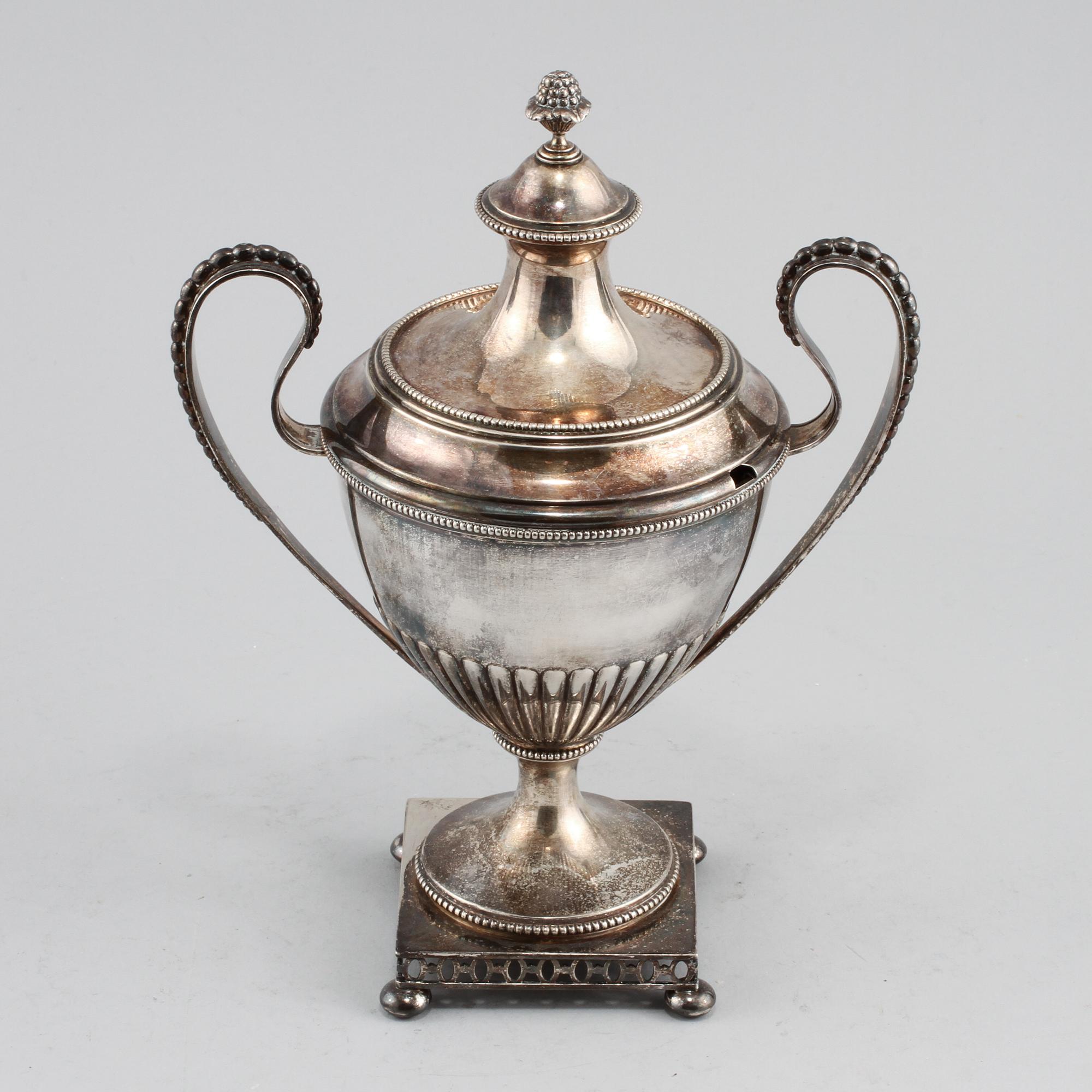 SOCKERSKÅL, silver, empirestil, otydlig stämpel, 1900. Vikt 435 g.