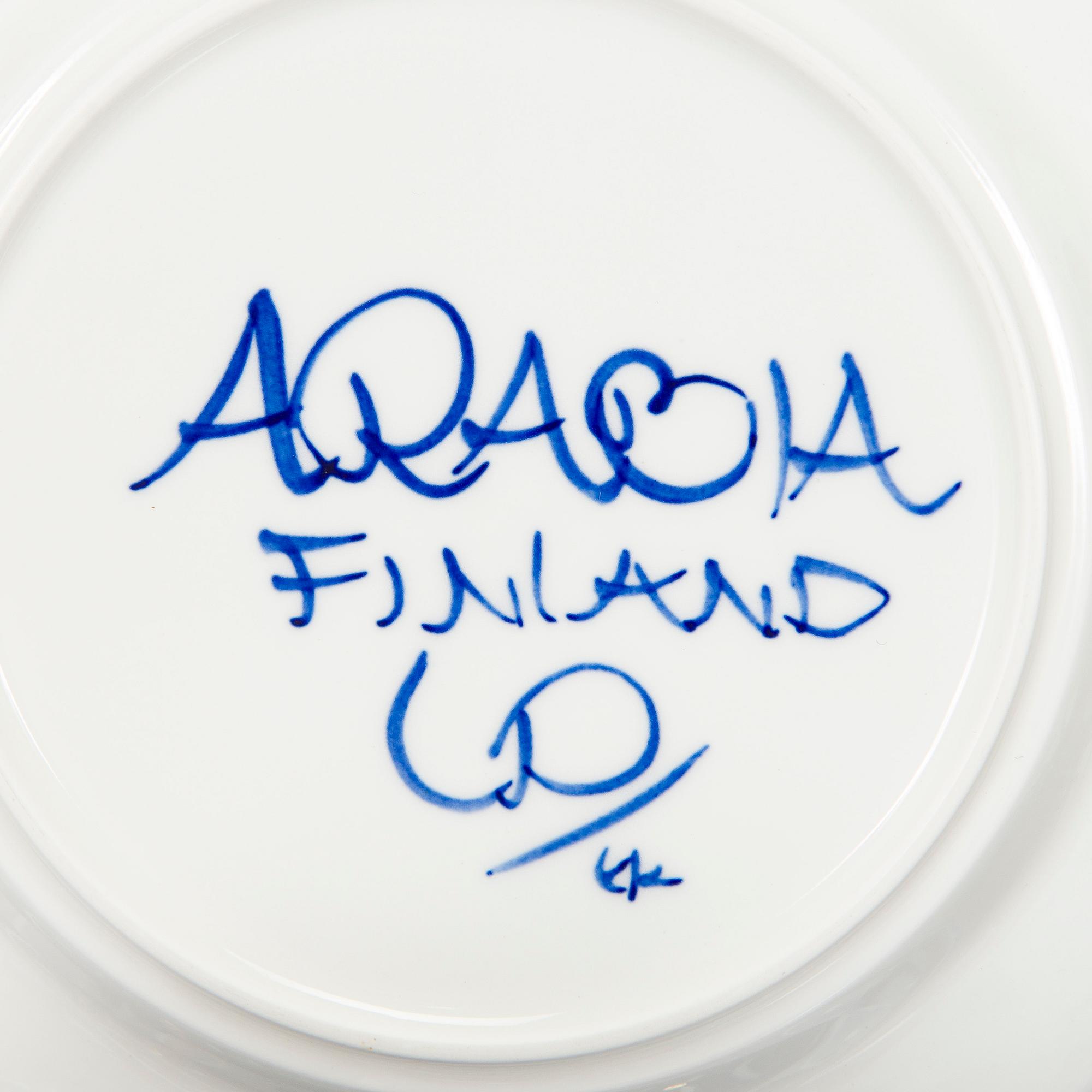 Ulla Procopé, A 75piece dinnerware and coffee service, "Valencia", Arabia 1960s.