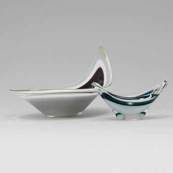 A pair of PAUL KEDELV 'Coquille' glas bowls for Flygsfors, signed and dated -55 and -56.