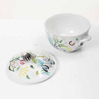 Stig Lindberg, A faience tureen with lid and handles, Gustavsberg Studio.