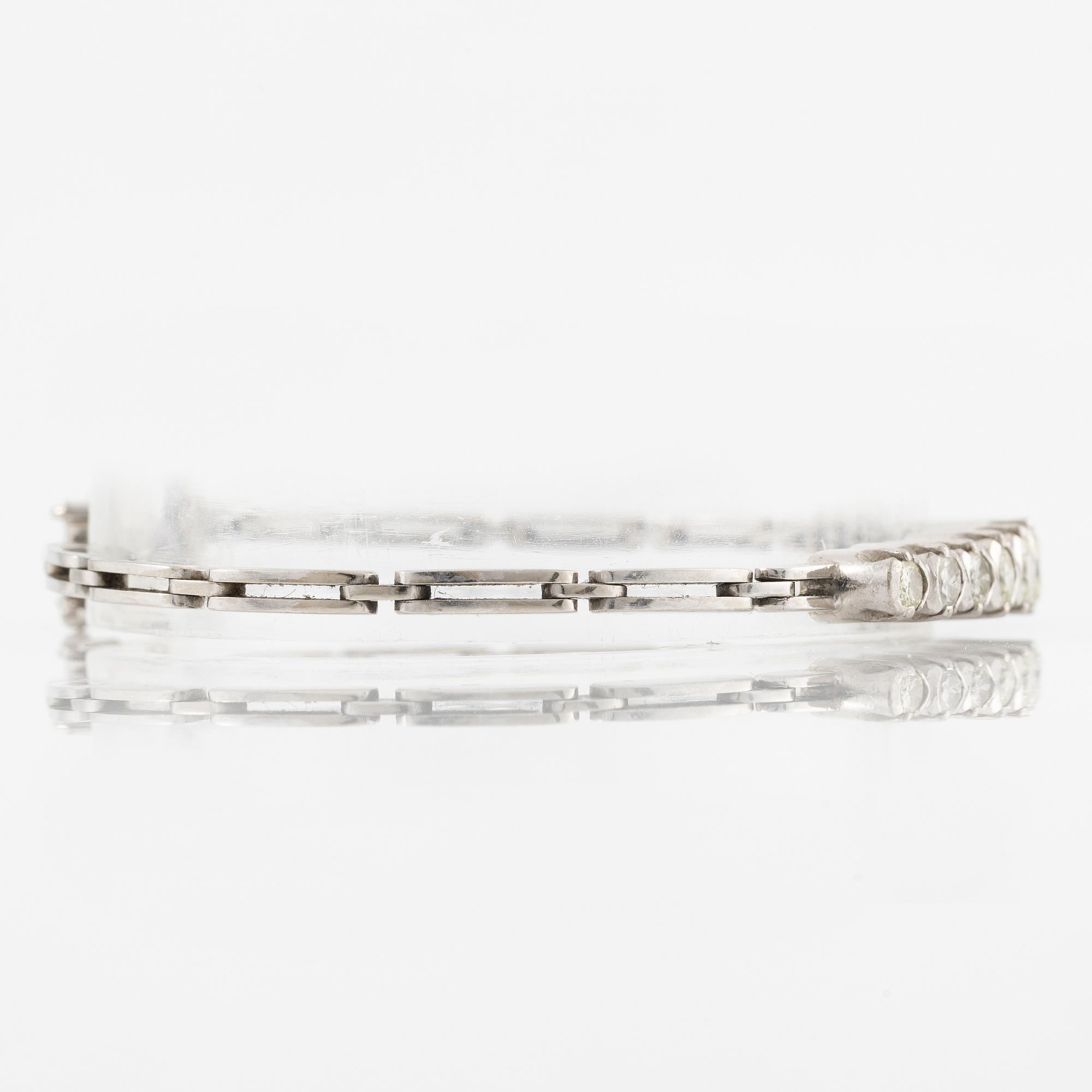 Bracelet, 18K white gold with brilliant-cut diamonds.