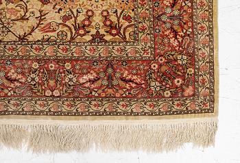 Matta, Hereke, silk, ca 148 x 105 cm.