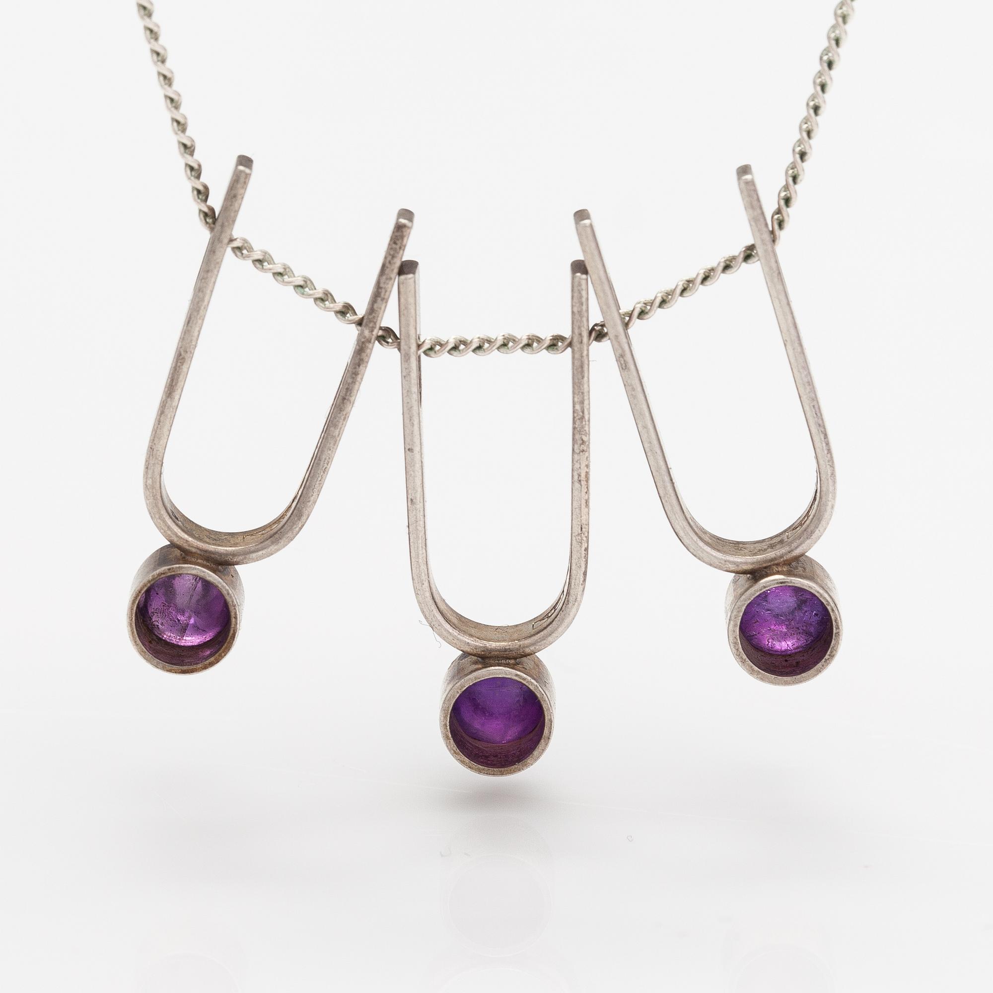 Elis Kauppi, A silver neckalce with amethysts. Kupittaan kulta, Turku 1959.