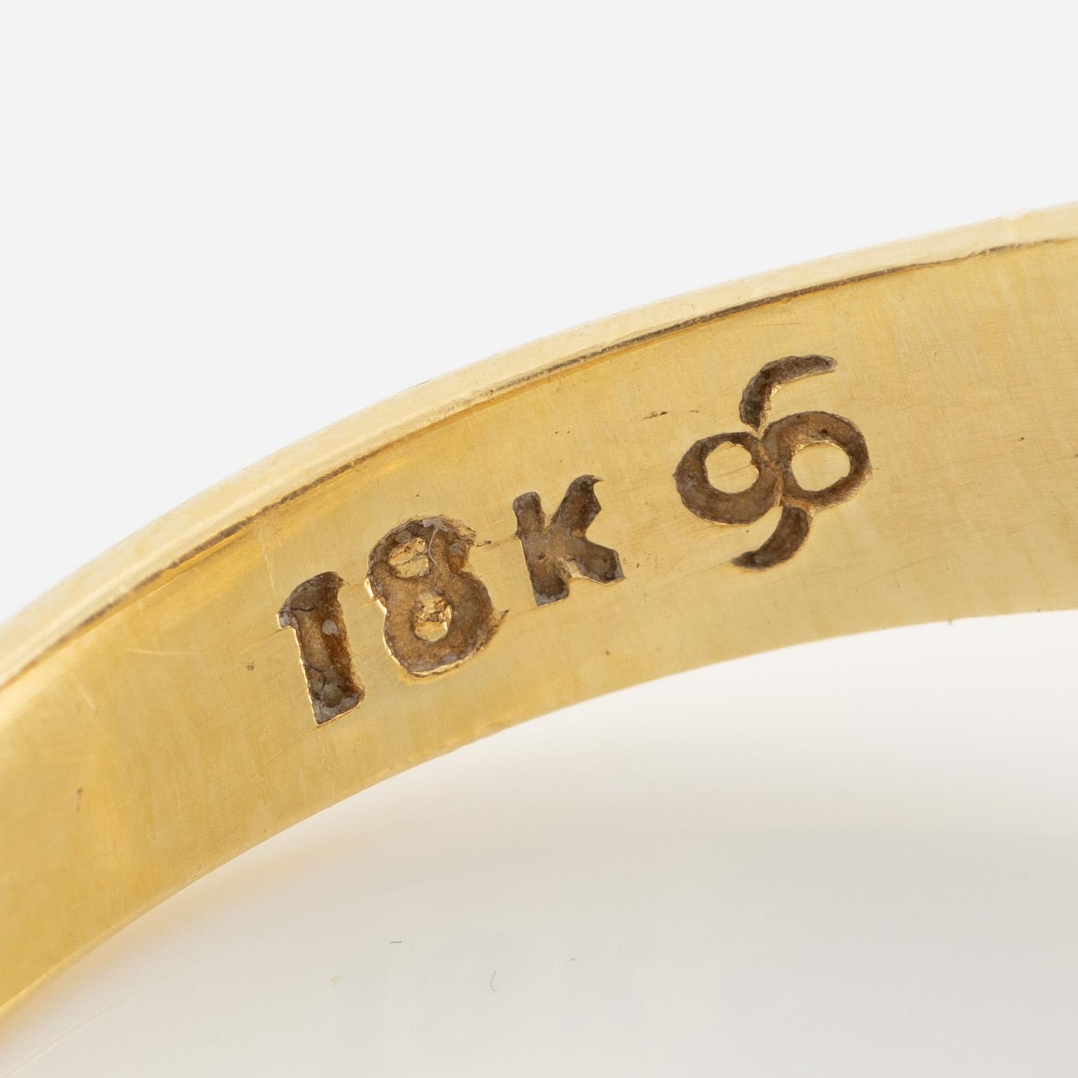 Ring, Imperial Eagle, 18K gold with lapis lazuli. Igor Carl