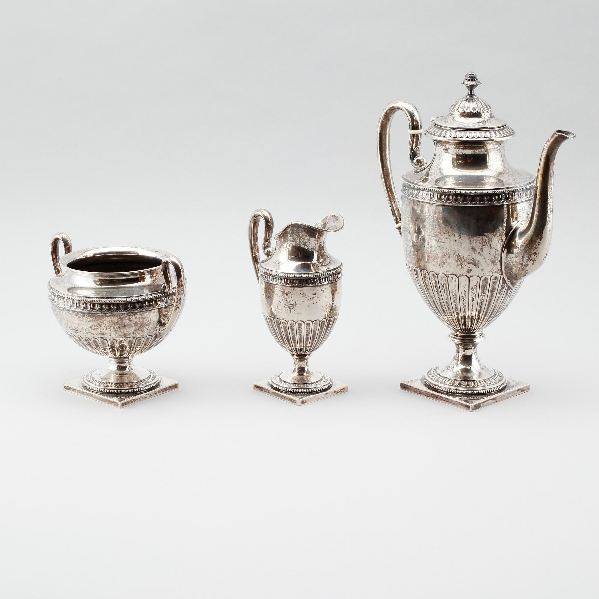 KAFFESERVIS, 3 delar, silver, CG Hallberg, Stockholm 1904. Vikt ca 1016 g.