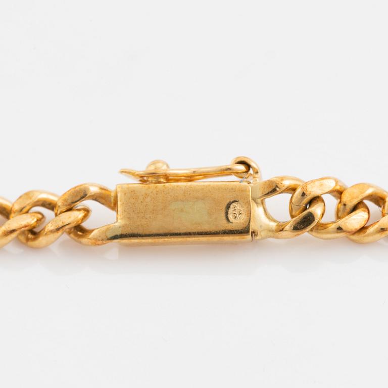 18K gold and small eight cut diamond necklace and bracelet.