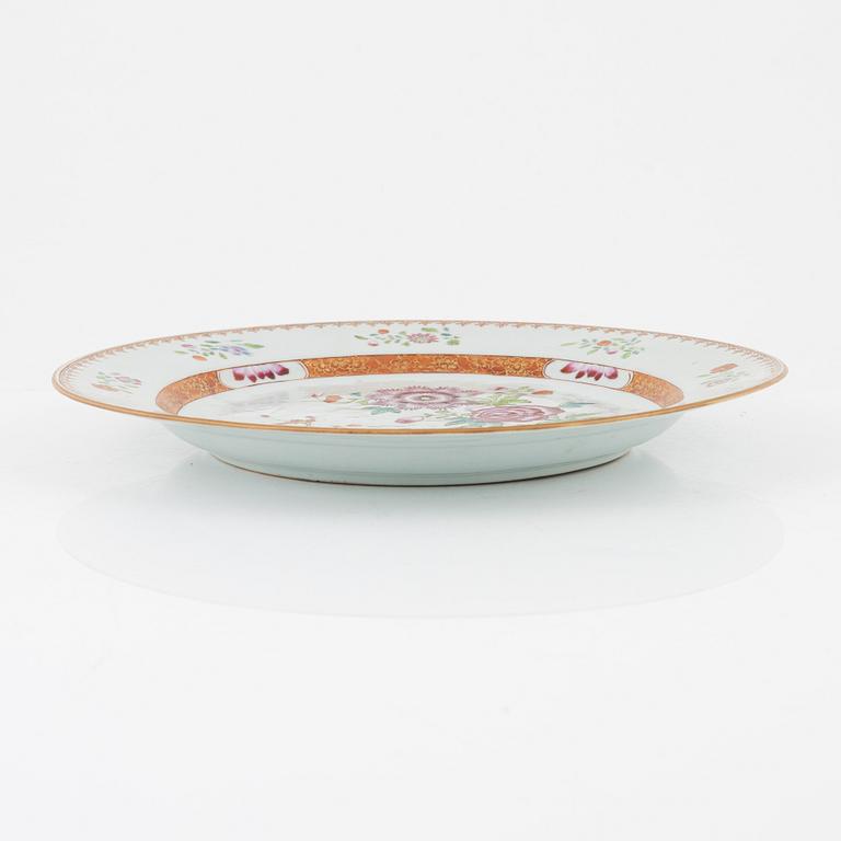 A famille rose dish, Qing dynasty, Qianlong (1736-95).