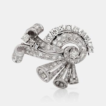 558. A single- and brilliant- cut diamond brooch. Total carat weight circa 3.20 cts.