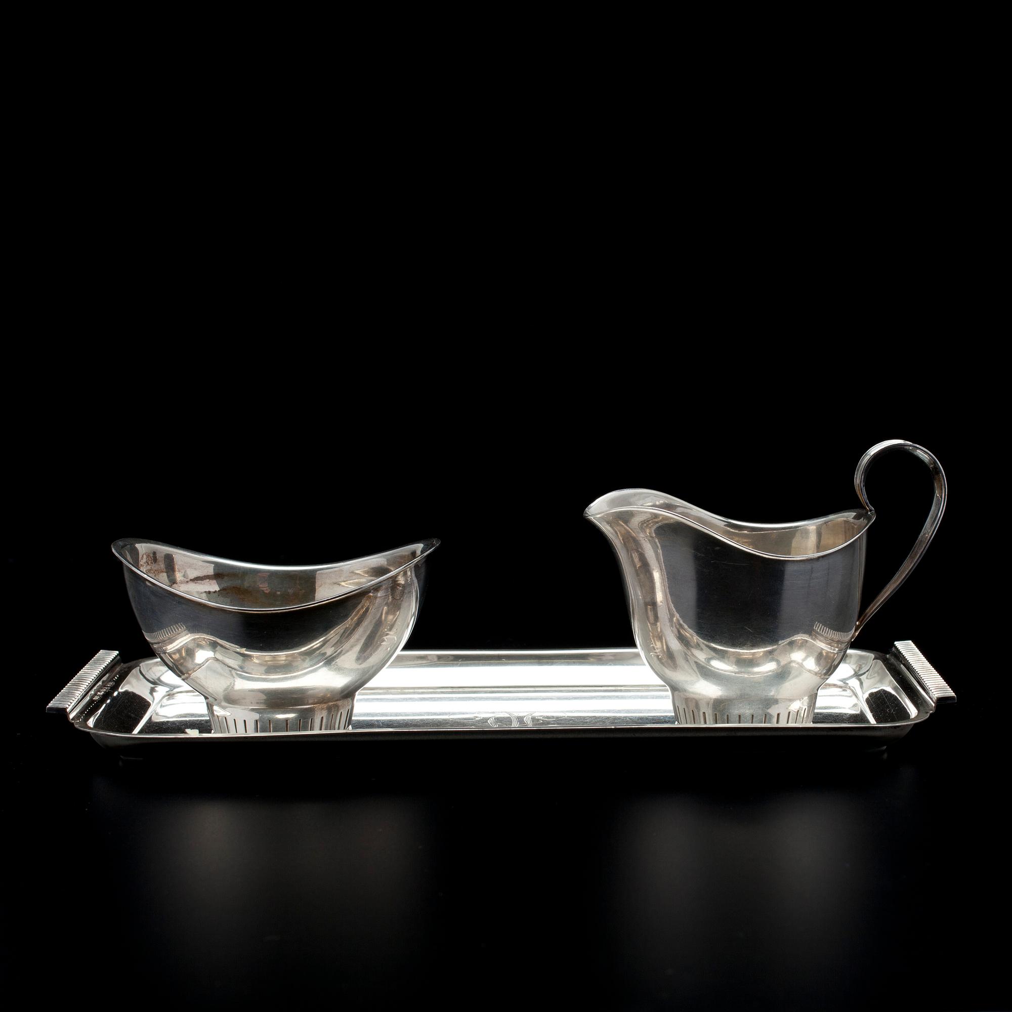 SOCKERSKÅL, GRÄDDSNÄCKA OCH BRICKA, silver, Norge, ca 1957. Vikt tot. 253 g.