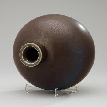 A Berndt Friberg stoneware jar, Gustavsberg Studio 1974.