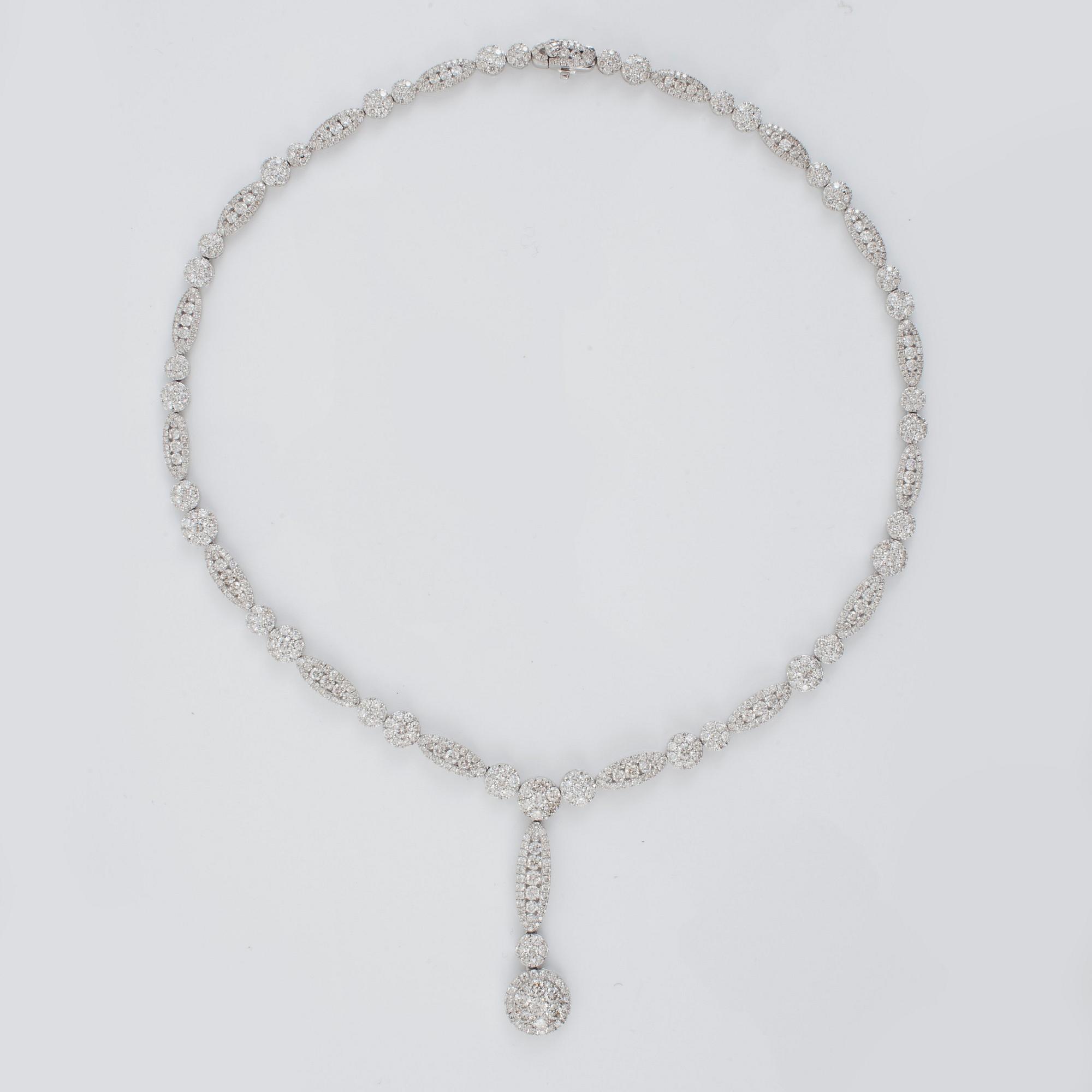 COLLIER med briljantslipade diamanter, ca 14.00 ct.