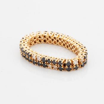 White and black brilliant-cut diamond ring.