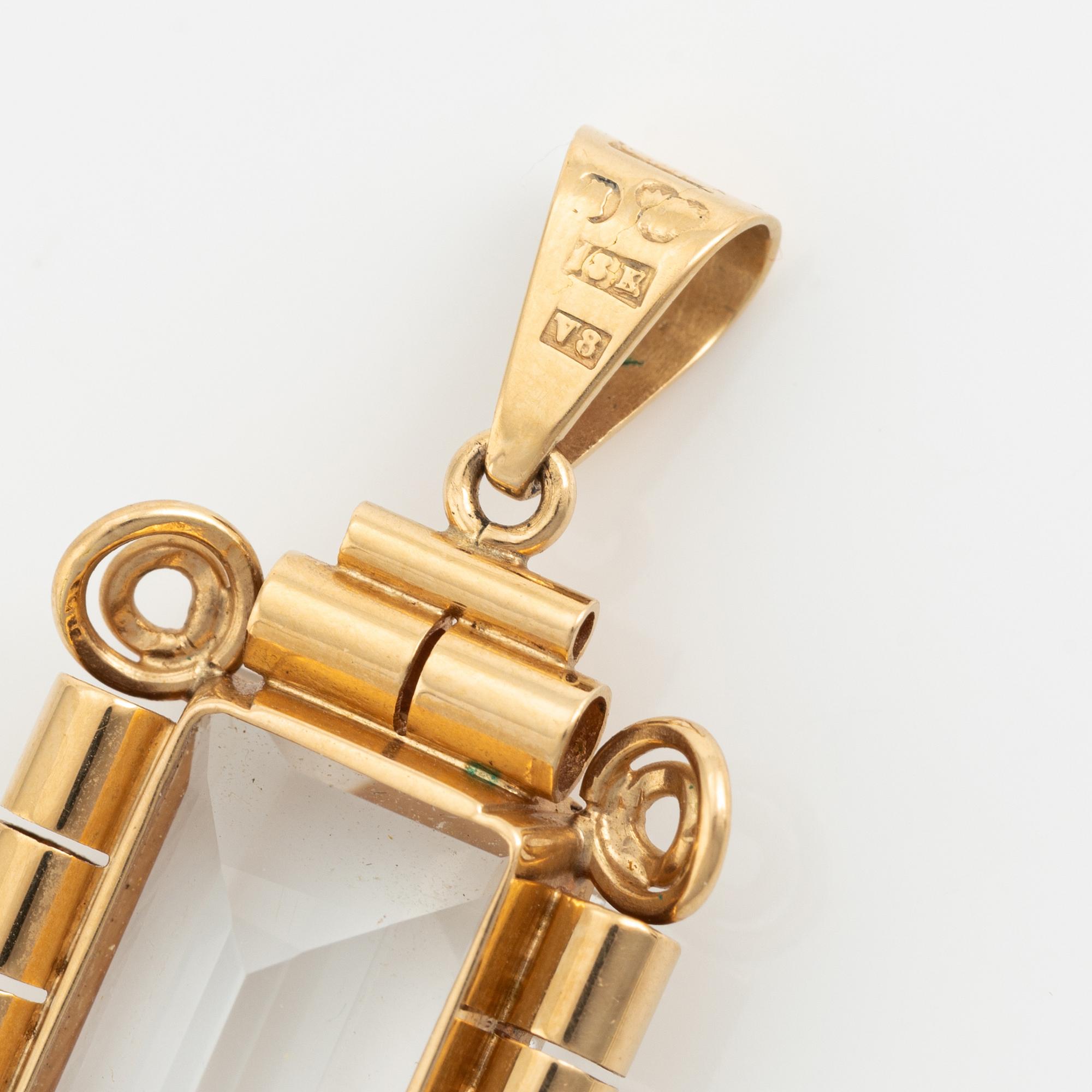 18K gold and rock crystal pendant.