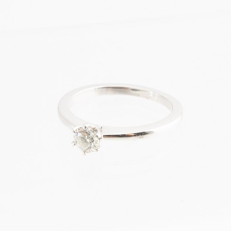Ring, 18k white gold with brilliant-cut diamond.