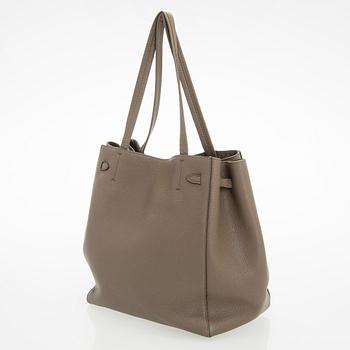 Céline, a 'Cabas Phantom Tote' bag.