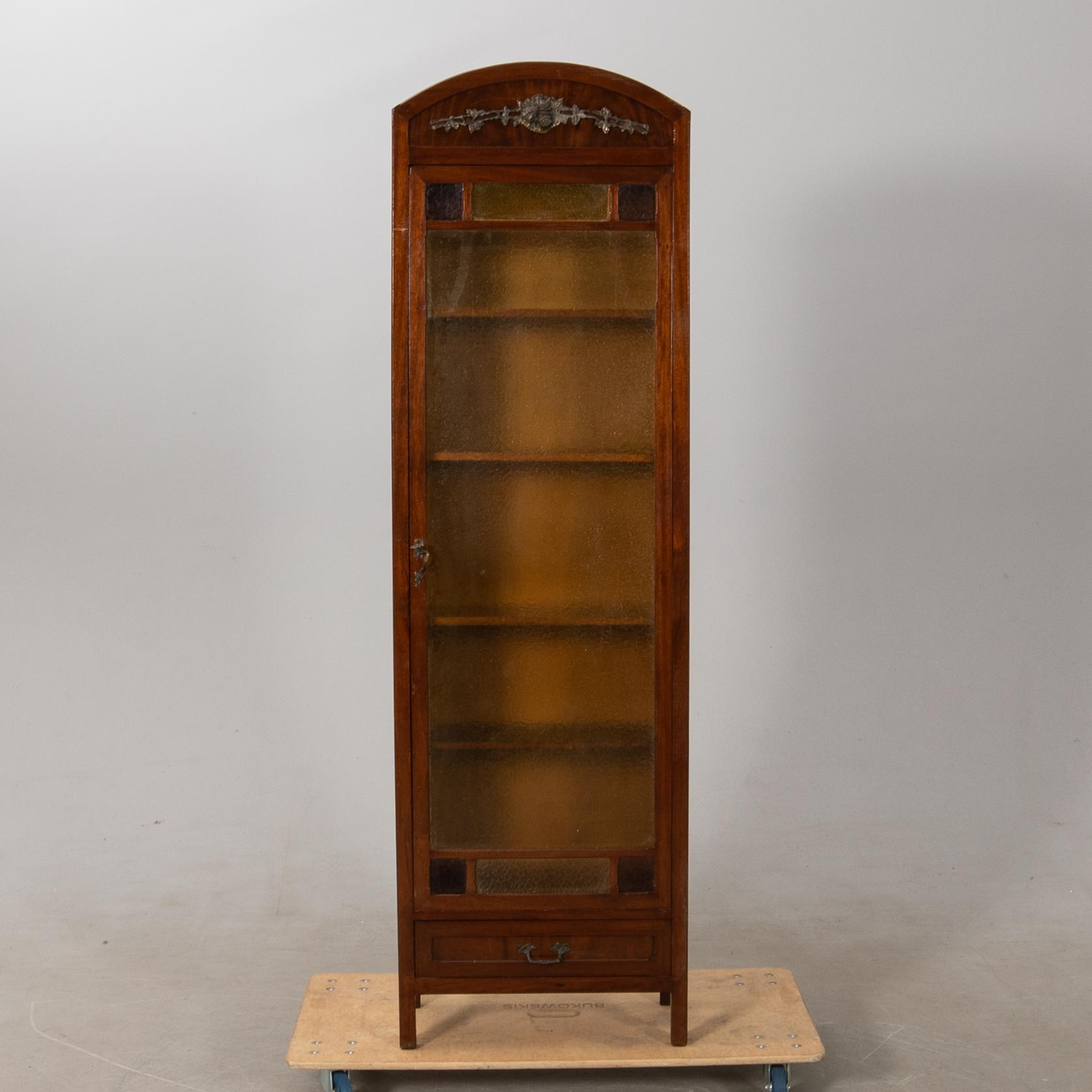 Display cabinet/Cabinet, first half of the 20th century.