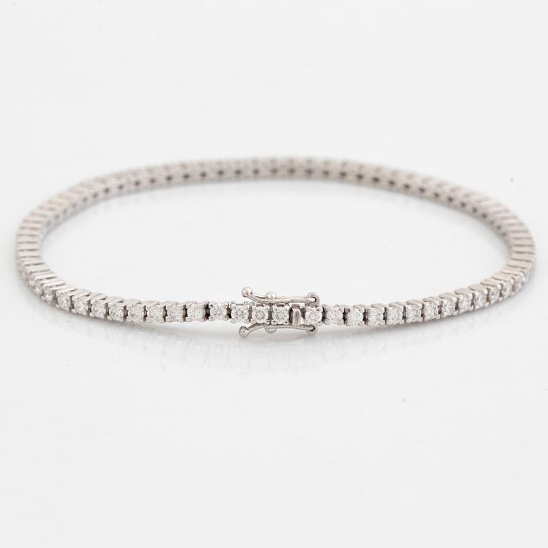 Tennisarmband med briljantslipade diamanter, med certifikat HRD.