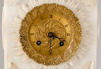 BORDSUR, alabaster, senempire, 1800-talets första hälft.