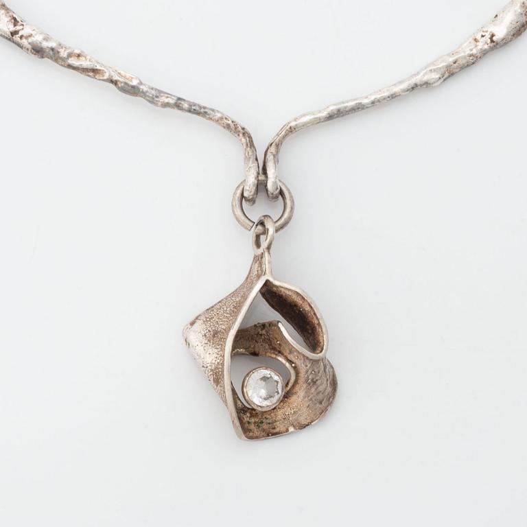 Theresia Hvorslev, silver necklace. Pendant with synthetic white spinel.