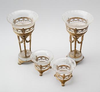 SKÅLAR, 4 st, förgylld metall och glas, Louis Seizestil, omkring år 1900.