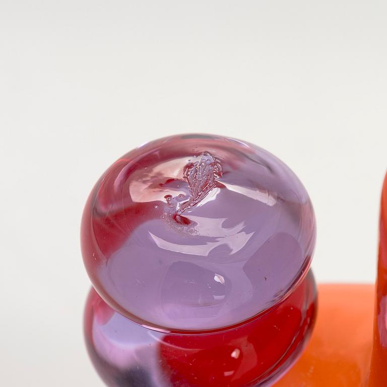 Oiva Toikka, a 'Pompom' bottle signed Oiva Toikka Nuutajärvi Notsjö.