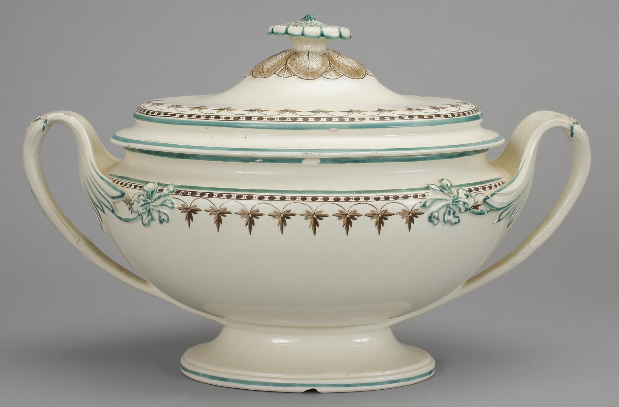 TERRIN med LOCK, flintgods, Wedgwood, England, omkr år 1800.