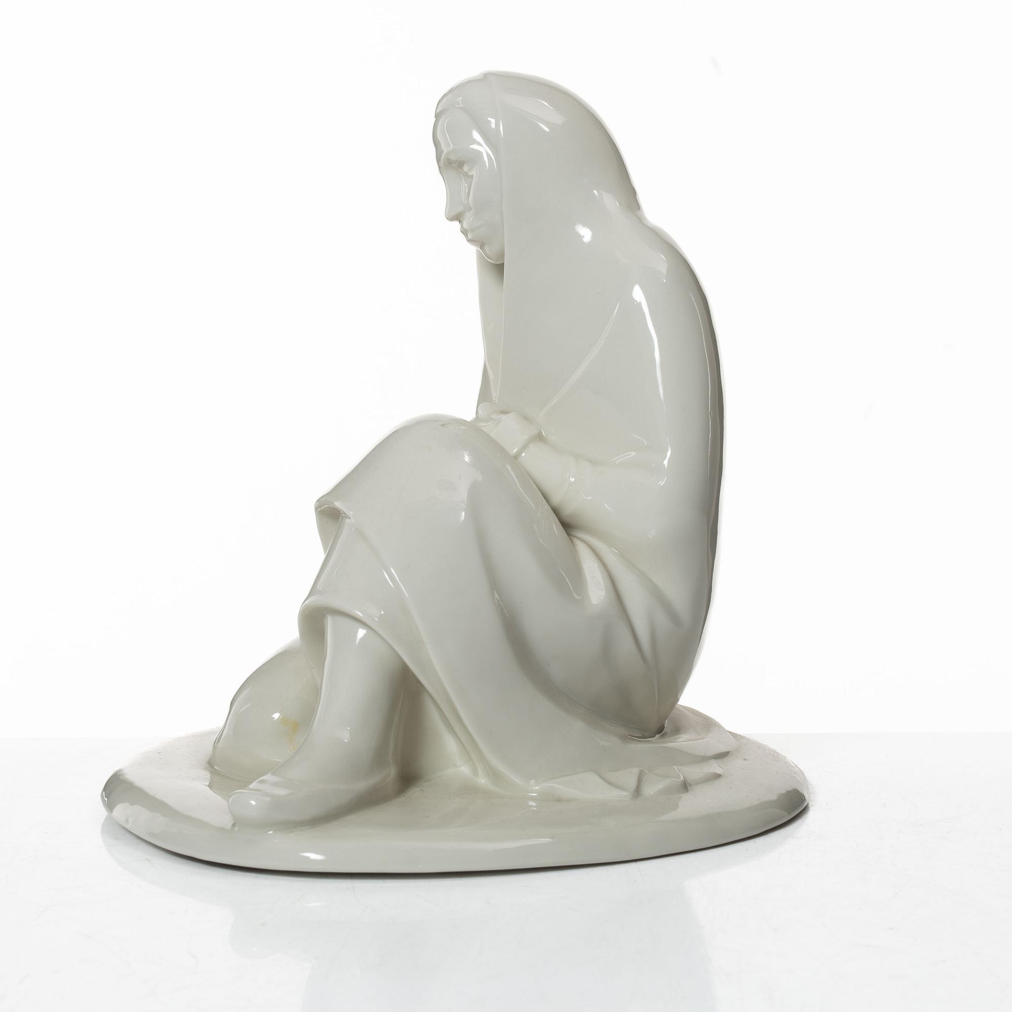 E Barlach, figurin, porslin "Sittande flicka" 1908.