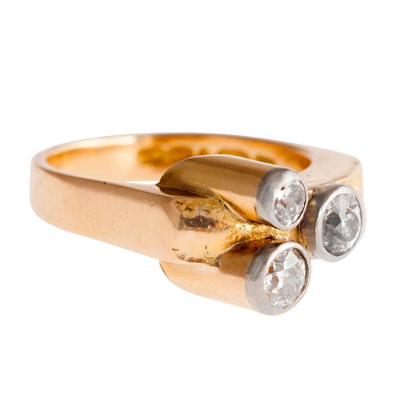 Björn Weckström, A RING, 18K gold, old cut diamonds c. 0.85 ct, Kruunu Koru Helsinki 1965.