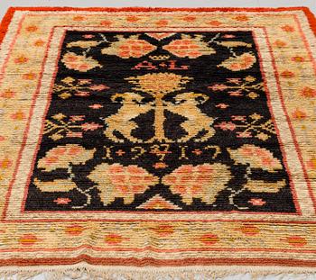 MATTO/WALLHANGING, ryijymatto, knotted pile, ca 229,5 x 169,5 cm, an inscription: AL 1917.
