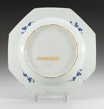 A blue and white dish, Qing dynasty, Kangxi (1662-1722).