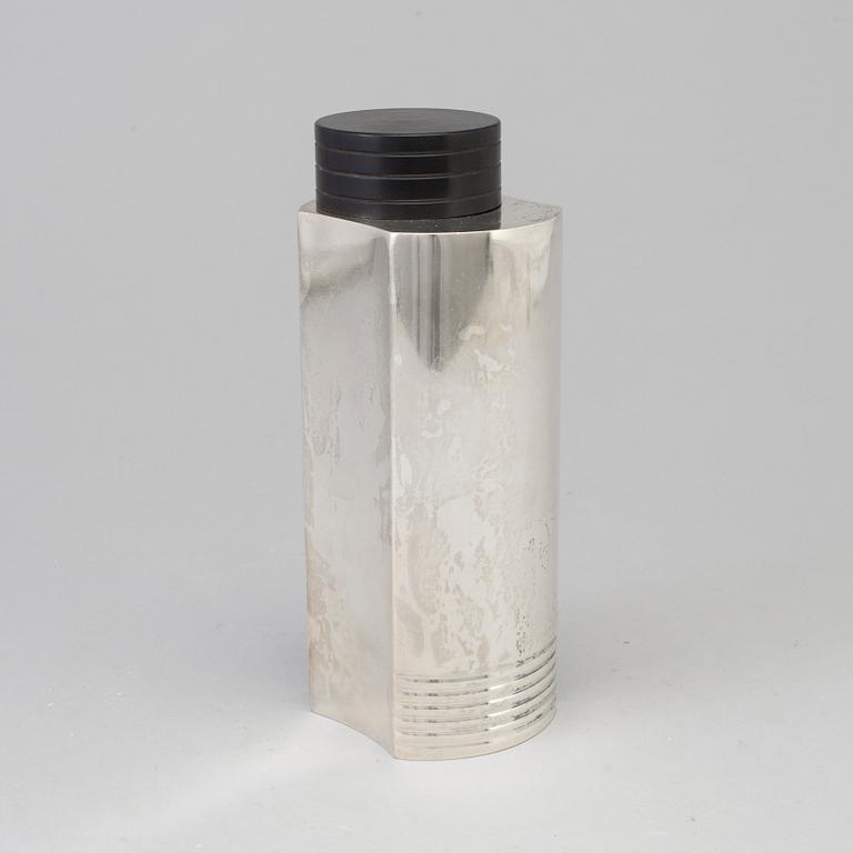 A silvered metal shaker by Folke Arström for GAB in Stockholm, first half of the 20th century.