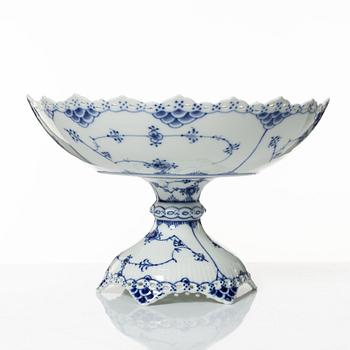 Te- och kaffeservis, 57 delar, porslin, "Musselmalet", Royal Copenhagen, Danmark.