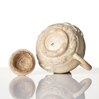 Skålar två stycken, vitglaserade samt kanna med lock, keramik, 1600-/1700-tal.