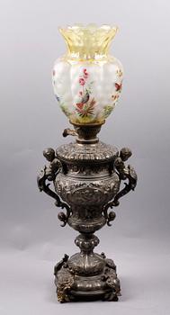 FOTOGENLAMPA, metall och glas, nyrenässans, 1800-talets andra hälft.
