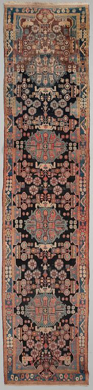 Gallerimatta, Hamadan, ca 489 x 110 cm.