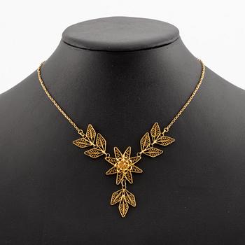 Necklace, 18K gold, filigree work.