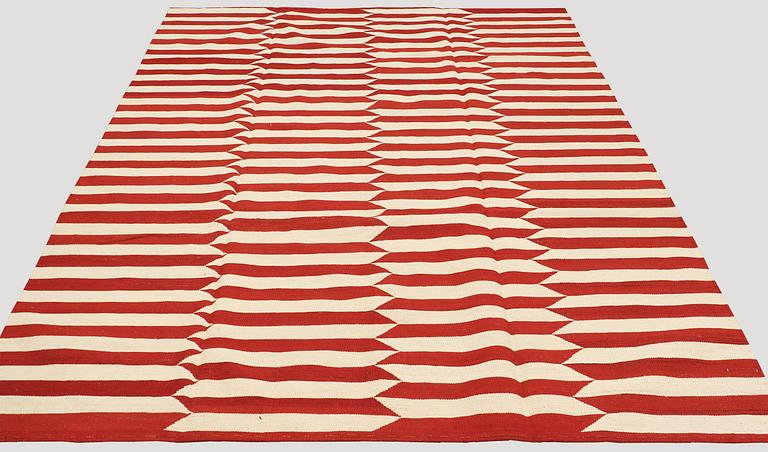 A carpet, flat weave,  slätväv, ca 290 x 205 cm.