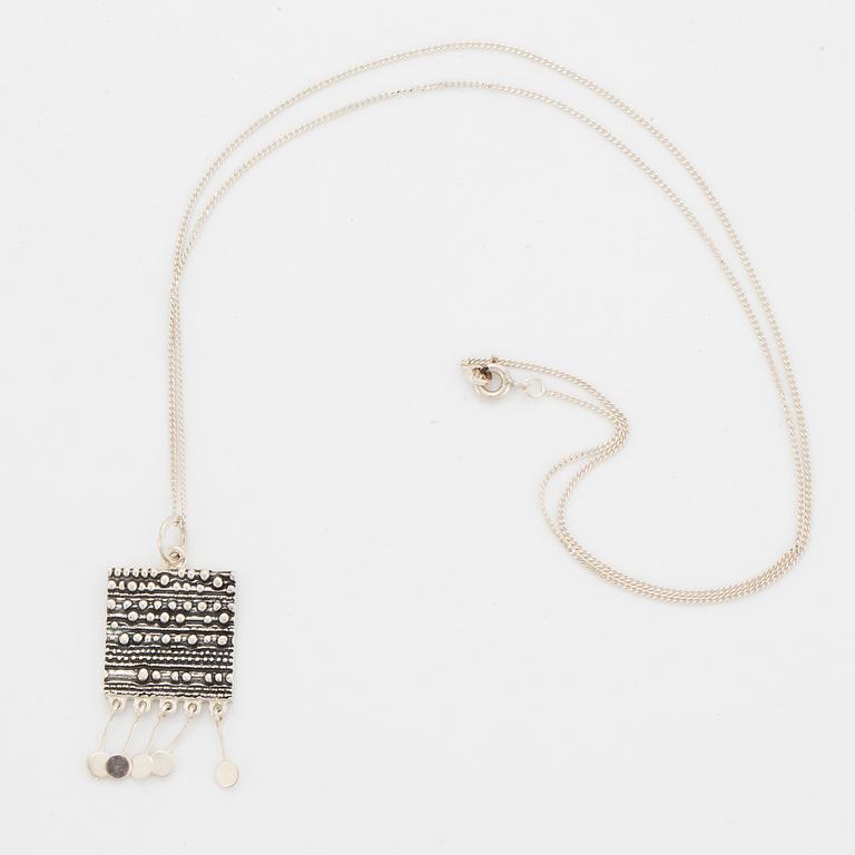 Jorma Laine, pendant with a chain in silver.