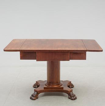 SALONGSBORD, Karl-Johan, 1800-talets första hälft.