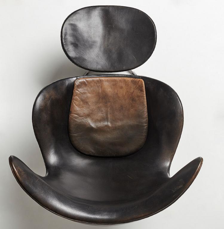 ARNE JACOBSEN, fåtölj "Ägget" med fotpall, Fritz Hansen, Danmark 1960-tal.