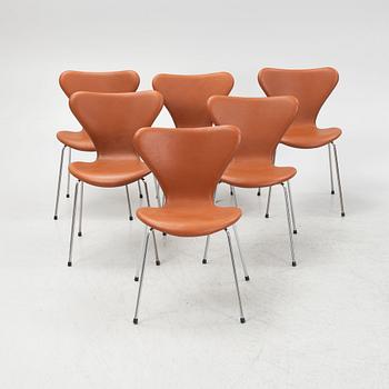Arne Jacobsen, a set of six model 'Seven' chairs, Fritz Hansen, Denmark.