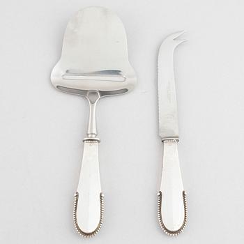 Georg Jensen, cheese slicer and cheese knife, silver, model Kugle/Beaded.